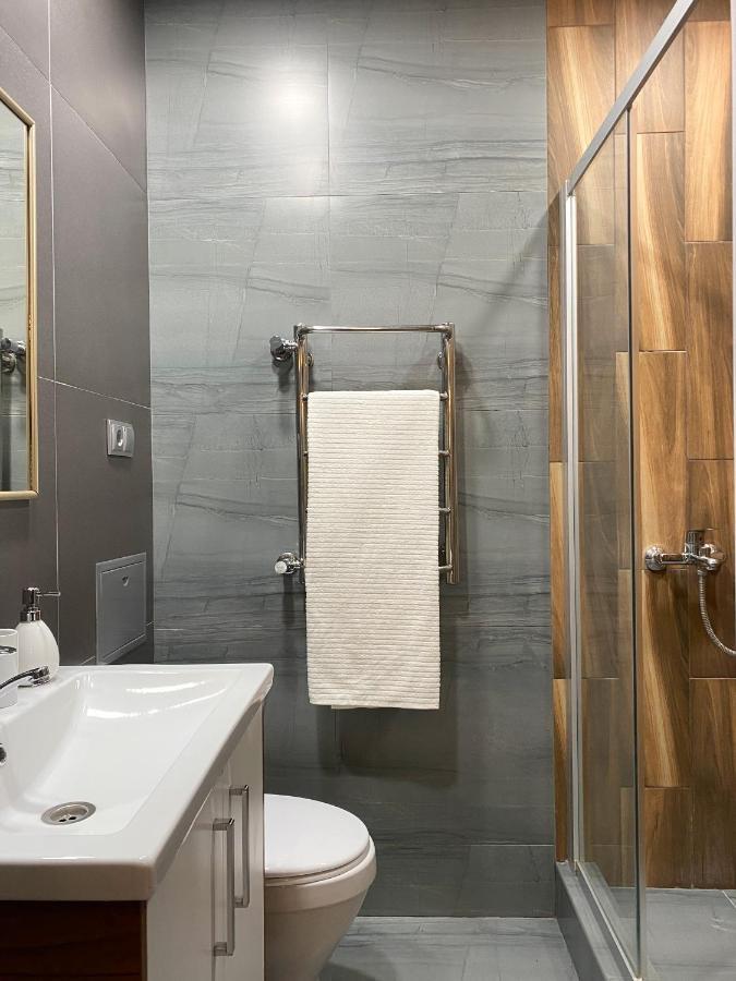 Студия В Стиле Loft В Центре Города Almaty Eksteriør billede